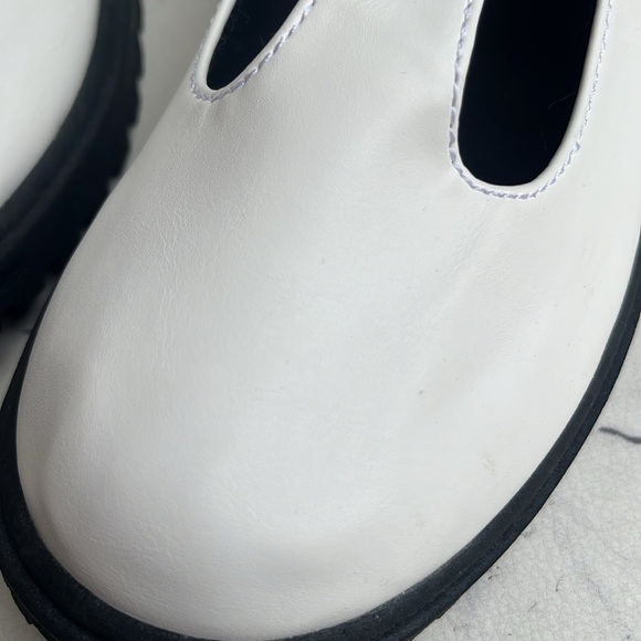 Old Navy White Mary Jane’s Size 5 - Picture 3 of 7